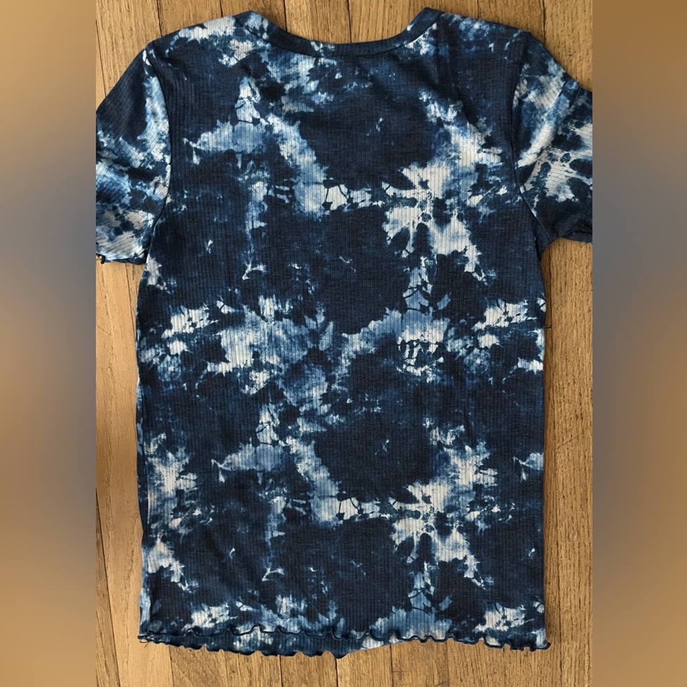 LulaRoe blue and white tie-dye Kelly top. Small.